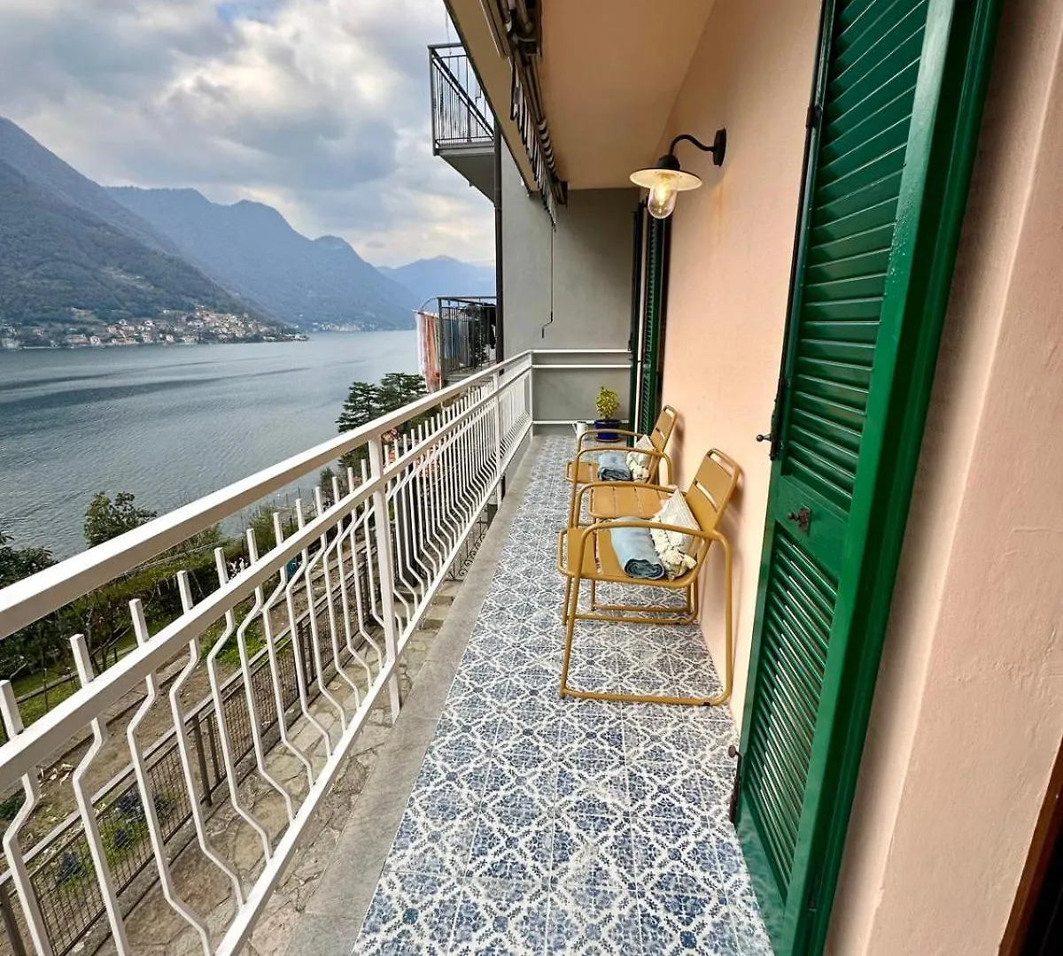 Daisy One Bedroom Lake View, Private Terrace & Garden Pognana Lario Apartman