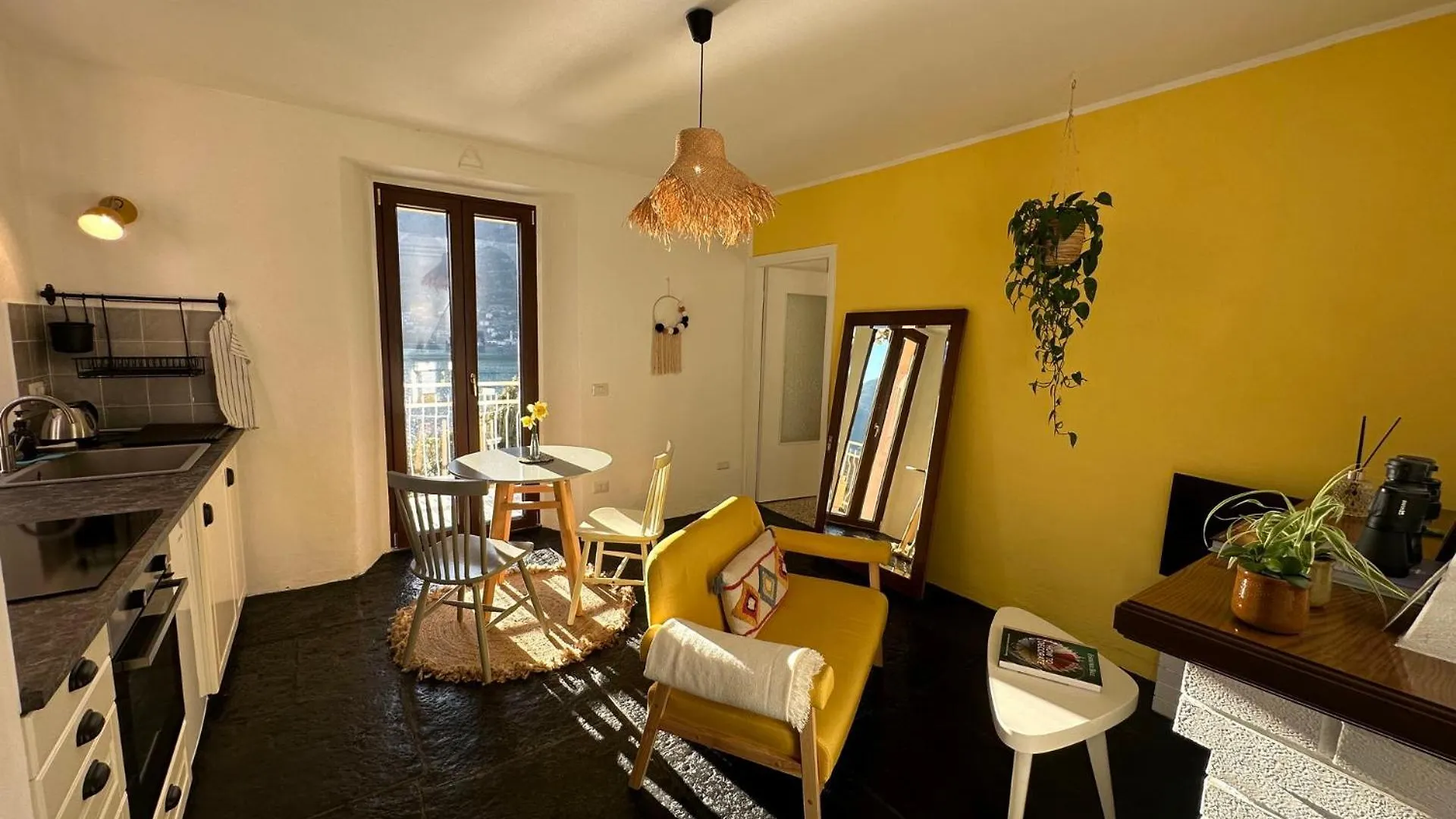 Apartman Daisy One Bedroom Lake View, Private Terrace & Garden Pognana Lario