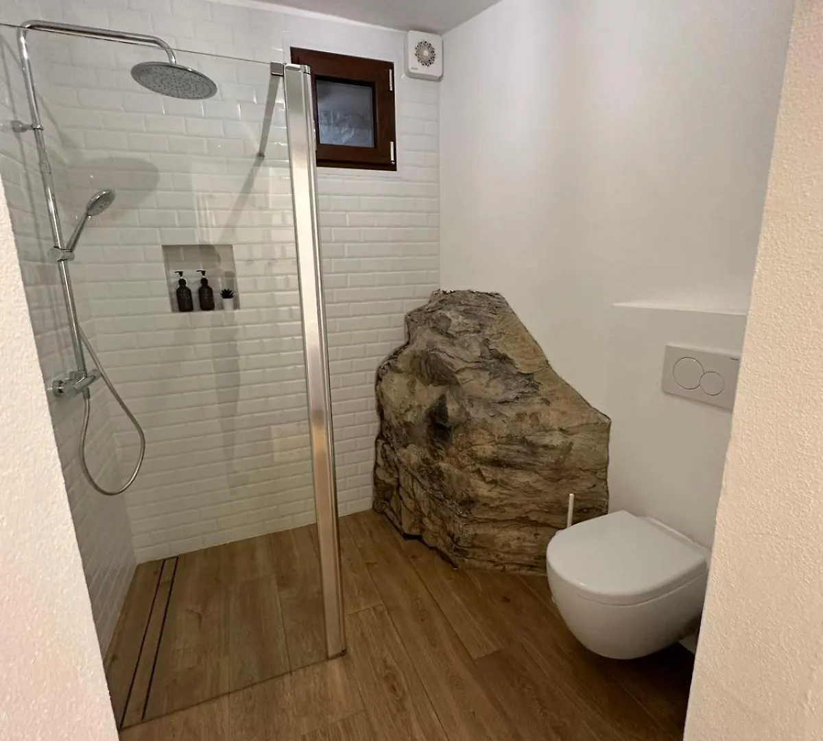 Daisy One Bedroom Lake View, Private Terrace & Garden Pognana Lario Apartman