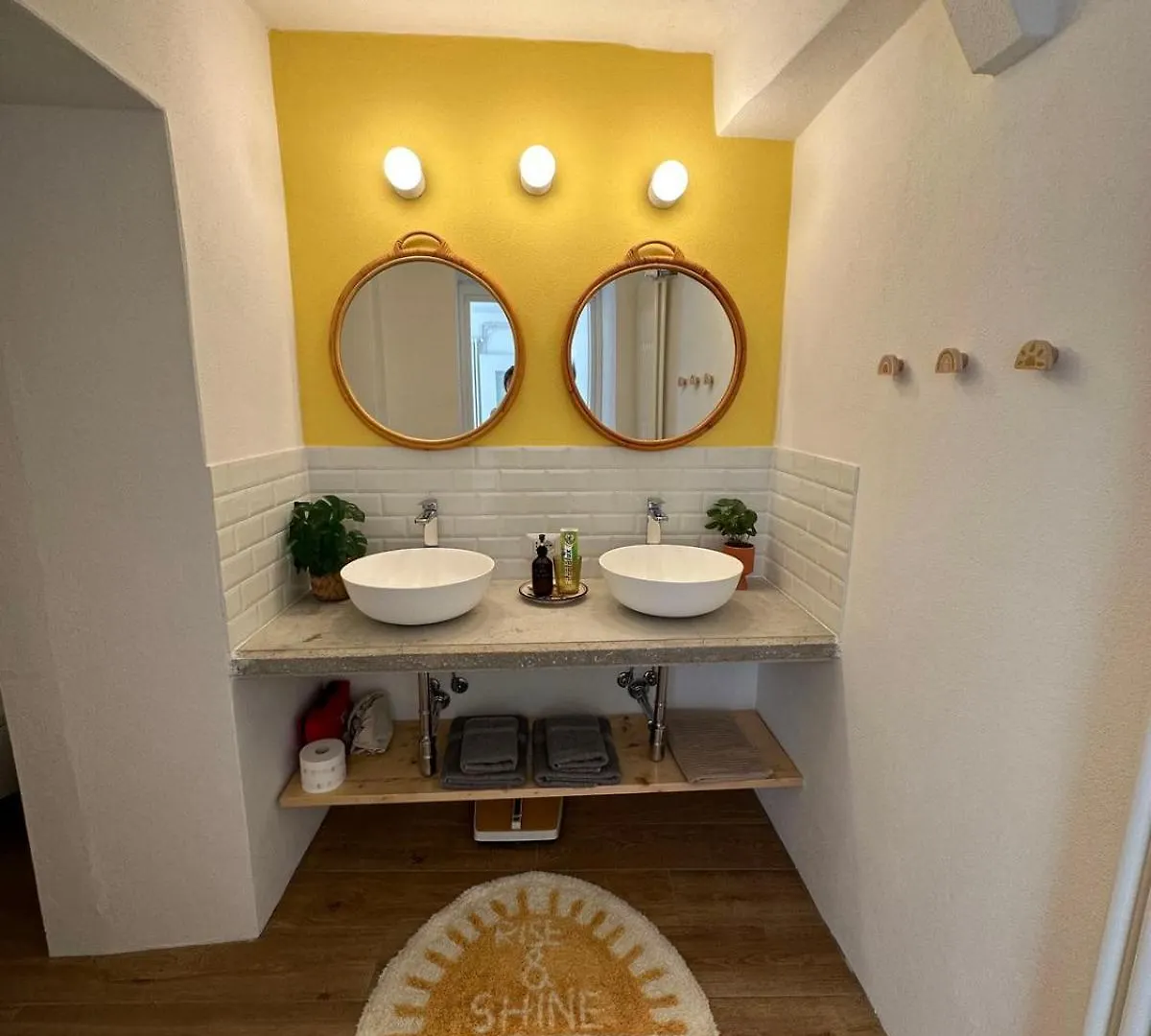 Apartman Daisy One Bedroom Lake View, Private Terrace & Garden Pognana Lario