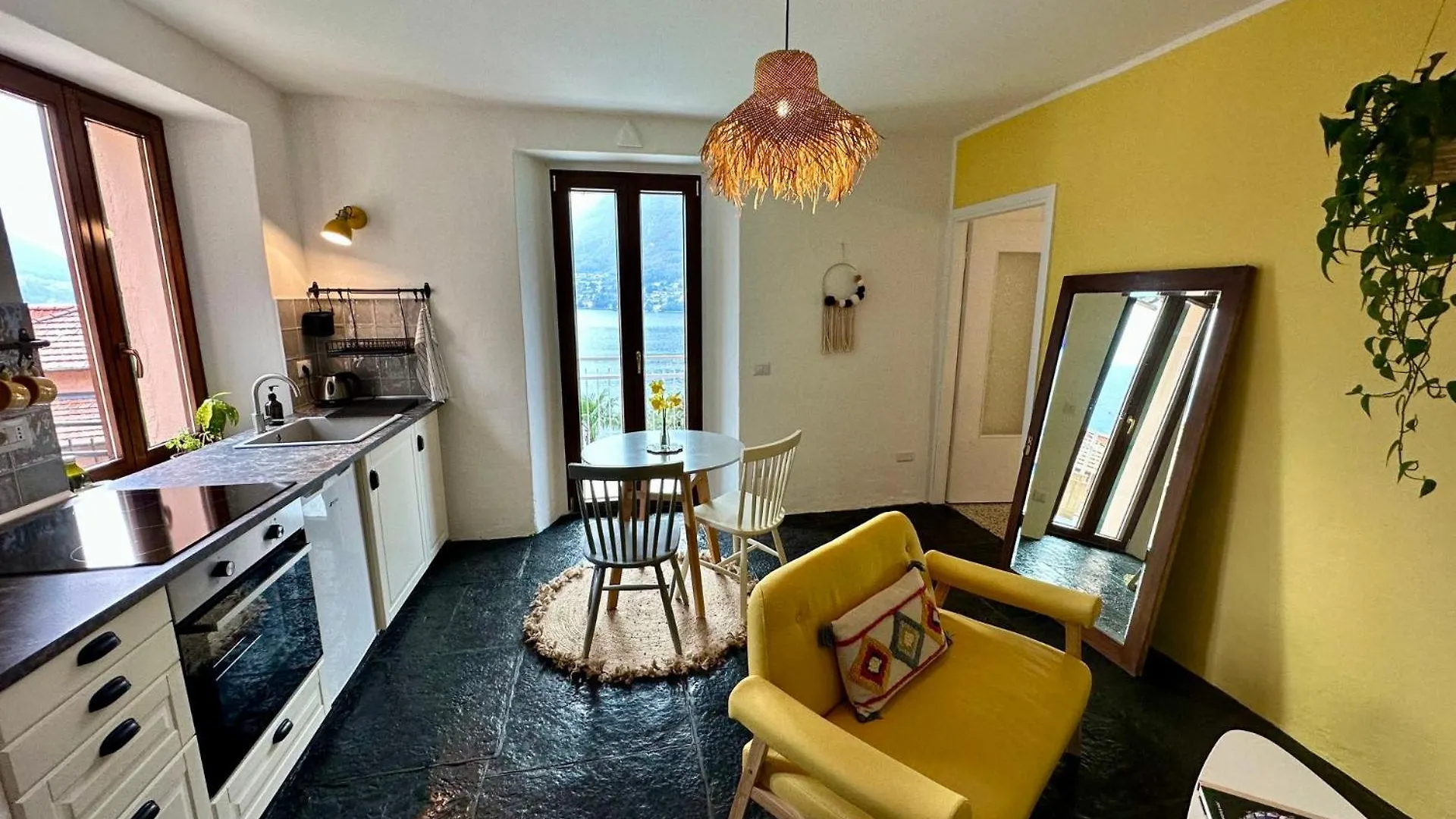 Apartman Daisy One Bedroom Lake View, Private Terrace & Garden Pognana Lario
